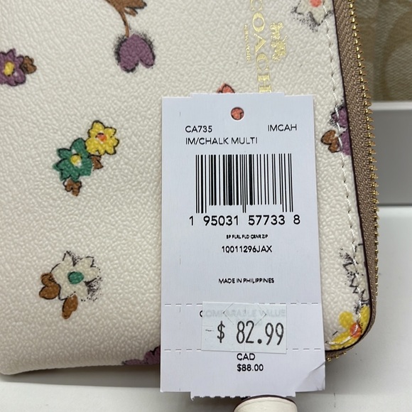 Coach Corner Zip Wristlet With Spaced Floral Field Print
IM/Chalk Multi - Picture 7 of 16